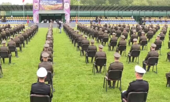 Неймовірний випуск львівських курсантів показали в мережі, відео: "Слава Україні!"