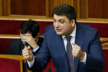 Скандальная электричка Гройсмана сломалась на второй день после запуска: Люди выпрыгивают в сугробы