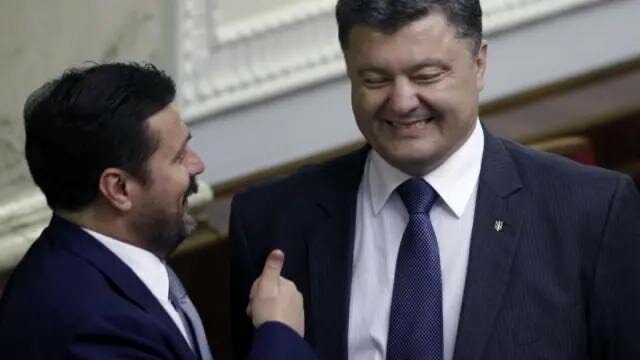 Порошенко не препятствовал Деркачу в координировании агентурной сети в Украине в обмен на ведение бизнеса в россии, - блогер