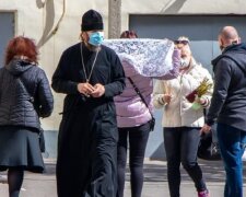 "Утаивают и искажают":  медики забили тревогу из-за священников на Одесчине