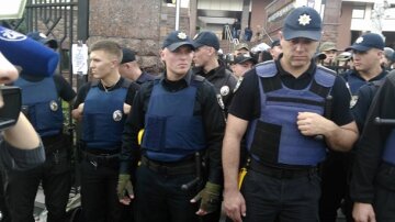 Возле Апелляционного суда Киева произошли стычки (фото) (видео)