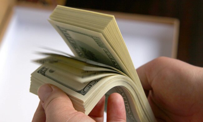 dollars-dollar-lot-bundle-hands-1510