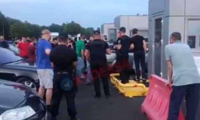 Бунт влаштували в одеському аеропорту, рух заблоковано: висунуті вимоги