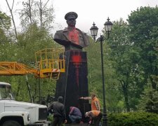 У Харкові "народні месники" споганили пам'ятник Жукову: кадри наслідків
