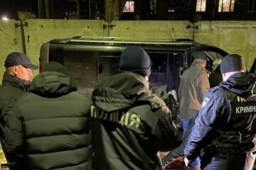 Украину всколыхнула расправа над семьей, тела супругов найдены в машине: первые детали и фото