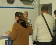 Безкоштовні продукти для ВПО та пенсіонерів у Харкові