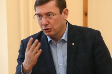 Стало известно, с кем Луценко провел бессонную ночь