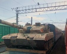 Військова техніка китайців перетнула російський кордон, фото: "Проїхали по..."