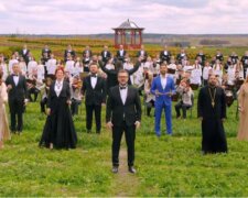 Козловський, Огневич, Пономарьов та інші зірки потрясли масштабним виконанням пісні, відео: "на 12 мовах"