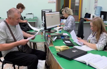 Денежная помощь для пенсионеров в Днепропетровской области