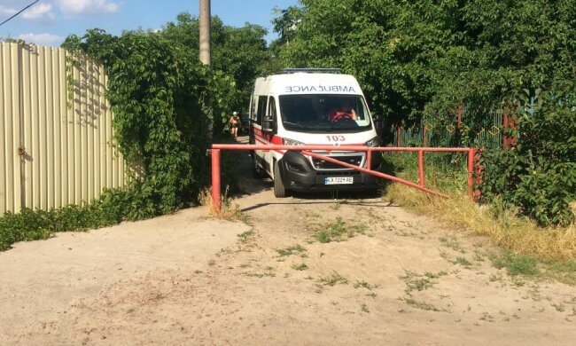 У Києві швидка через шлагбаум не встигла до хворого: "не дочекався допомоги"