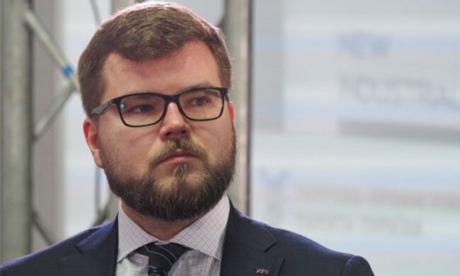 Глава Укрзалізниці з 9 млн зарплати довів українців, прийшов час розплати: перші подробиці