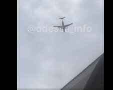 Одесситов напугал военный самолет, редкое видео: "пролетел прям над землей"
