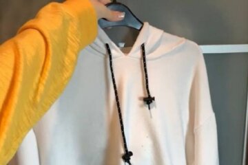 плями від тонального крему