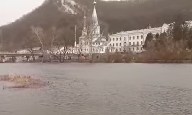 Вода дійшла до Святогірської лаври: через підрив дамби на Харківщині підтопило Донеччину