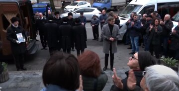 "Боже, какой молодой": с известным украинским актером и ведущим прощались аплодисментами