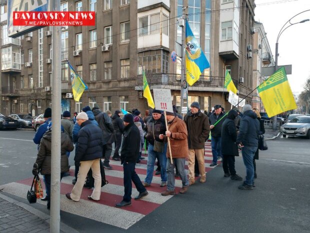Украинцы штурмовали центр Киева, улицы перекрыты: первые подробности и кадры с места ЧП