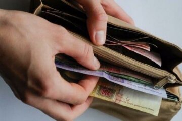 Львовским чиновникам увеличили зарплаты на сотни тысяч: «Будет взято из бюджета»