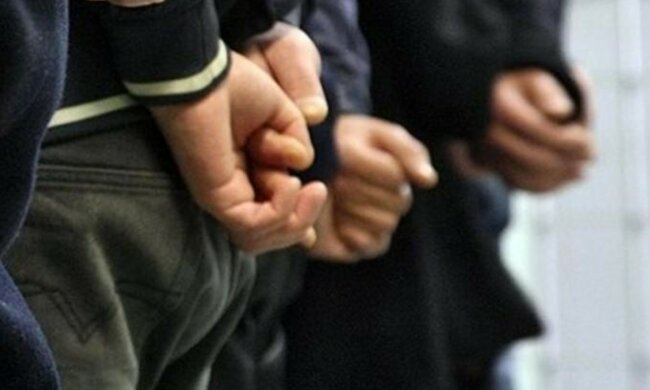 несовершеннолетние воры, грабители