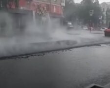 "Асфальт, який ми заслужили": у Харкові під час зливи ремонтували дороги, відео