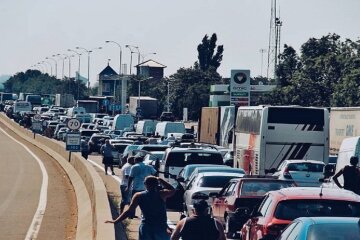 Туристи застрягли в пробках на в'їзді в Одесу, вжито термінових заходів: подробиці