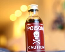 poison-bottle-in-the-house_ekvaed2zx__F0000