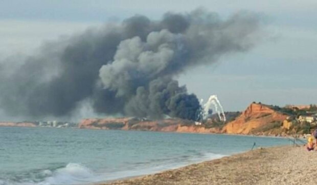 Вибухи лунають на головній авіаційній базі в Криму: перші кадри того, що відбувається