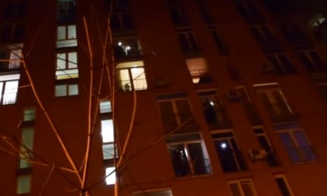 «Слава Україні!»: кияни відповіли коронавірусу гімном зі своїх вікон, відео