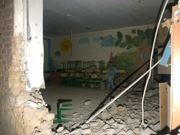 разрушенная школа в результате атаки россиян