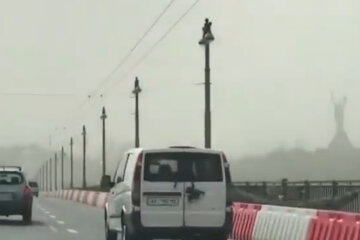 Пилова буря призвела до масштабної аварії під Києвом, є жертви: кадри НП