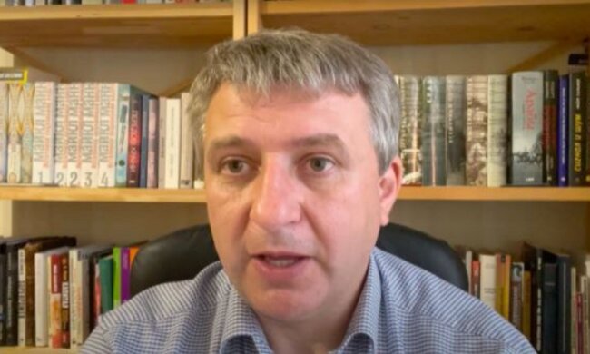 Кличко по-прежнему имеет и ядерный электорат, и вот эти вот мощные позиции в виде коннектов, - Романенко