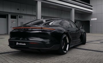 Porsche Taycan 2022 года