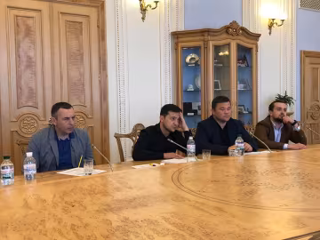 Президіум Ради раптово вилив потік “схвалення” на Зеленського: “нормально приїхав”
