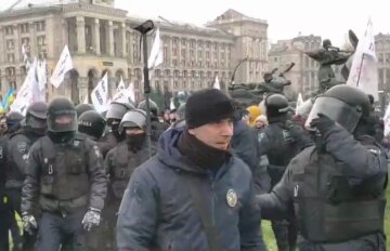 Масштабные столкновения начались на Майдане, в ход пошли гранаты: кадры безумия