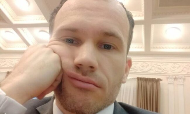 "Боже, когда это все кончится": министр Малюська показал украинцам, как трудится в выходной день