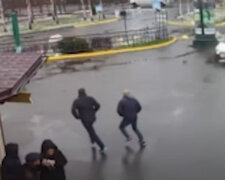 НП в екс-резиденції Януковича, чудовий порятунок дівчини потрапив на камери: "Ого, як пощастило"