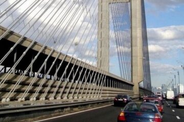 У Києві "втомився" ще один міст, фото аварії: "По другому колу ремонтують"