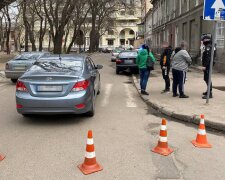 Пешеходов сбили на "зебре" в центре Одессы, водитель дал по газам: кадры с места ЧП