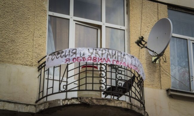 У Чернівцях повісили плакат, що закликає примиритися з Росією (фото)