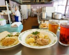 Харчування у школах різко подорожчає в Одесі: відомо на скільки