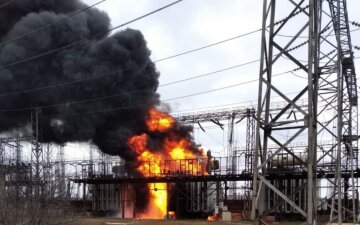 Масштабный пожар вспыхнул на Луганской ТЭС: обстрелы мешают тушению, видео с места ЧП