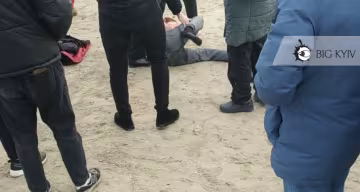 Почали під час молитви: бійка спалахнула на Водохреща в Києві, кадри