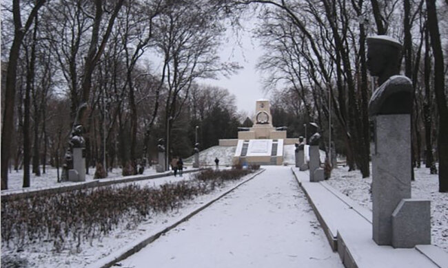 З Дніпровського парку "зникли" пам'ятники російським адміралам: що відомо