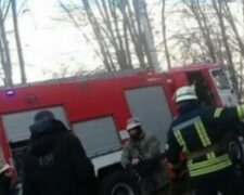 Пожар вспыхнул в харьковской многоэтажке, эвакуировали 20 человек: есть пострадавшие, кадры ЧП