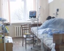 "Перестав ходити і говорити": вірус "висушив" маленького українця до 13 кілограмів, мама не відходить від ліжечка