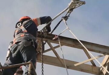 Графики отключения света в Сумах на 15 апреля