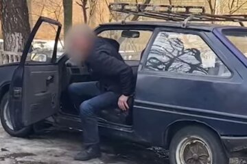 По Києву роз'їжджав п'яний в мотлох водій, відео: "ледве міг відповісти на питання патрульних"