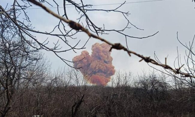 "Не знаем, куда пойдёт это токсическое облако": появились первые подробности после обстрела цистерны с азотом