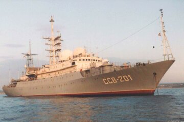 разведывательный корабль ВМФ России «Виктор Леонов»