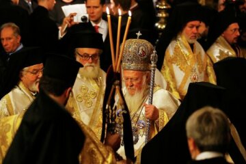 Скандал розгорівся навколо першого богослужіння Вселенського патріархату в Києві: «Молилися російською»